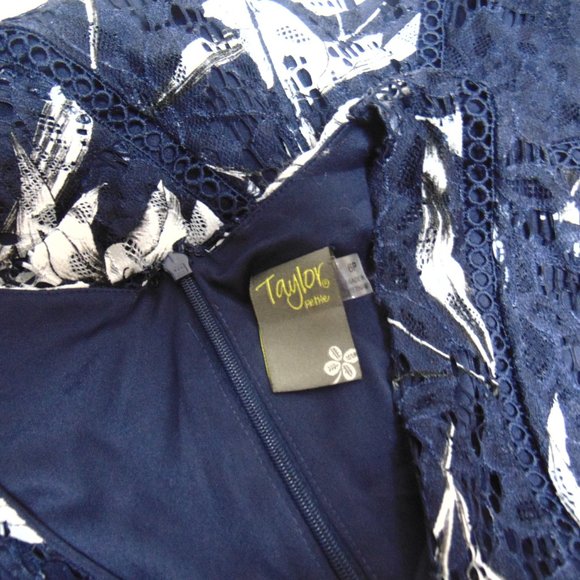 Taylor Petite SL V NECK LACE MIDI Navy 6-P - Picture 9 of 10
